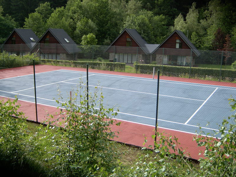 Marquage d'un terrain de tennis